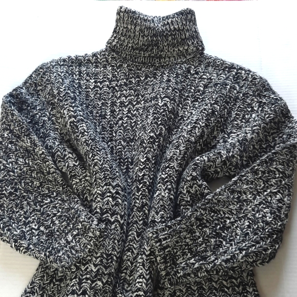 York & Hudson by Shantex Oversized Turtle neck Sweater.  While & Black, Small - Picture 3 of 10